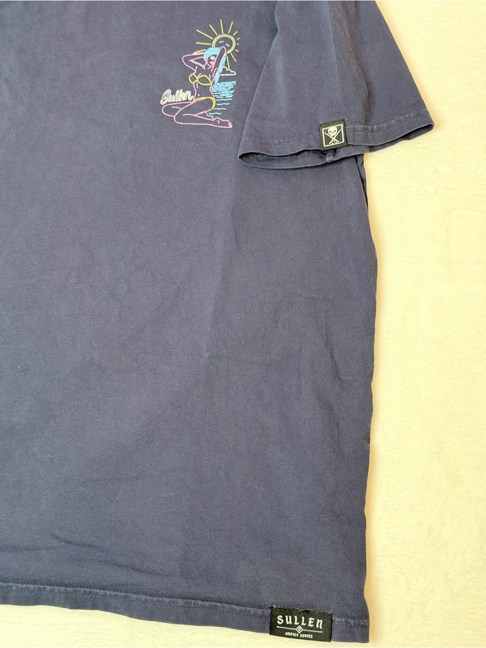 Black‎ Graphic Crewneck Tee - Picture 6 of 7